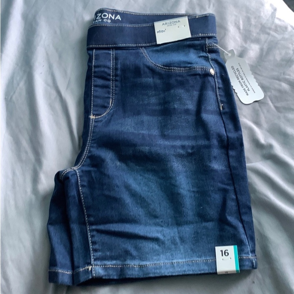 size 16 reg, midi shorts